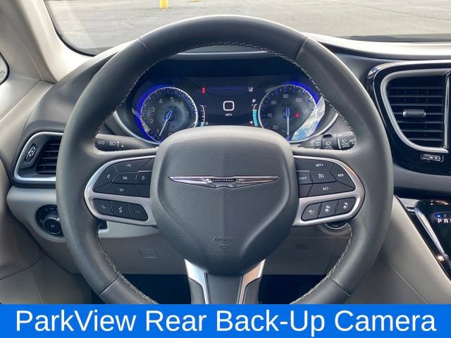 Used 2024 Chrysler Pacifica Touring-L image 8