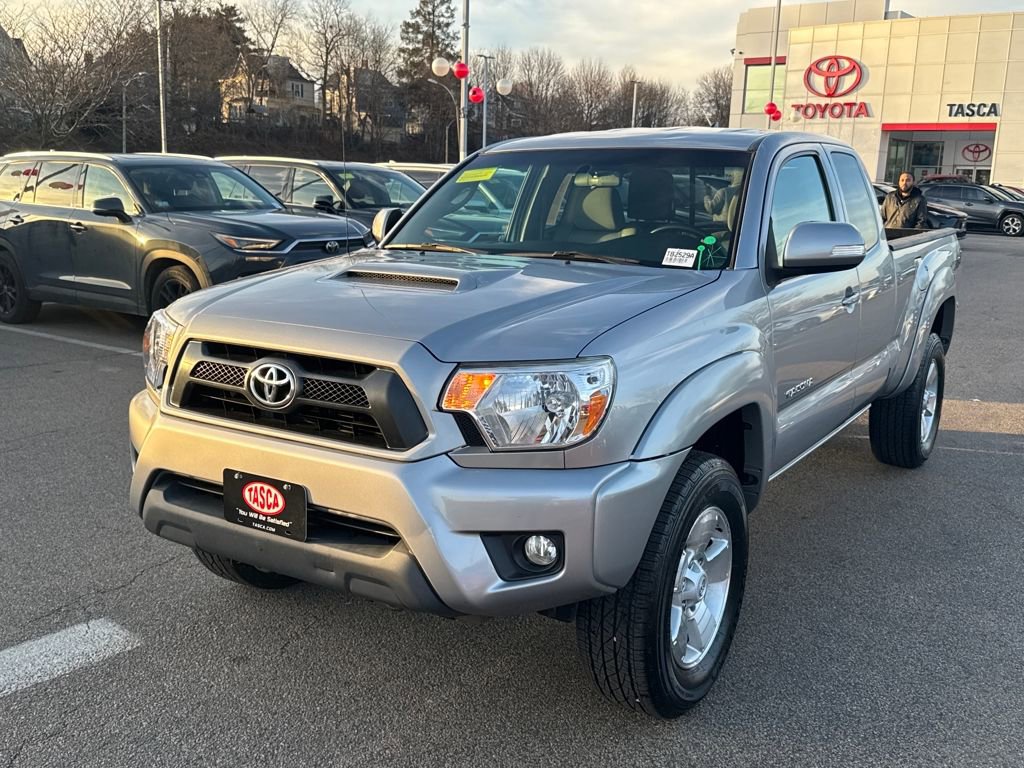 Used 2015 Toyota Tacoma 4x4 Access Cab V6 w/ TRD Sport Package image 3