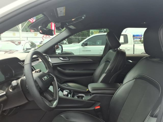 Used 2025 Jeep Grand Cherokee Altitude AWD/4WD image 5