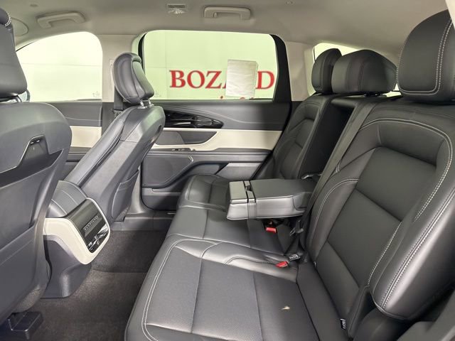 New 2025 Lincoln Nautilus Premier image 17