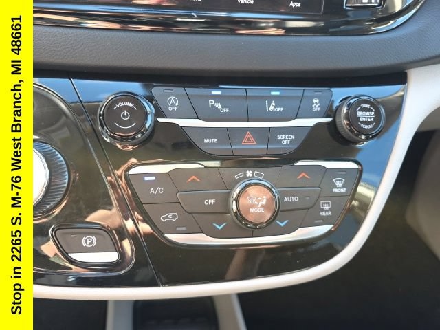 Used 2023 Chrysler Pacifica Touring-L FWD image 23