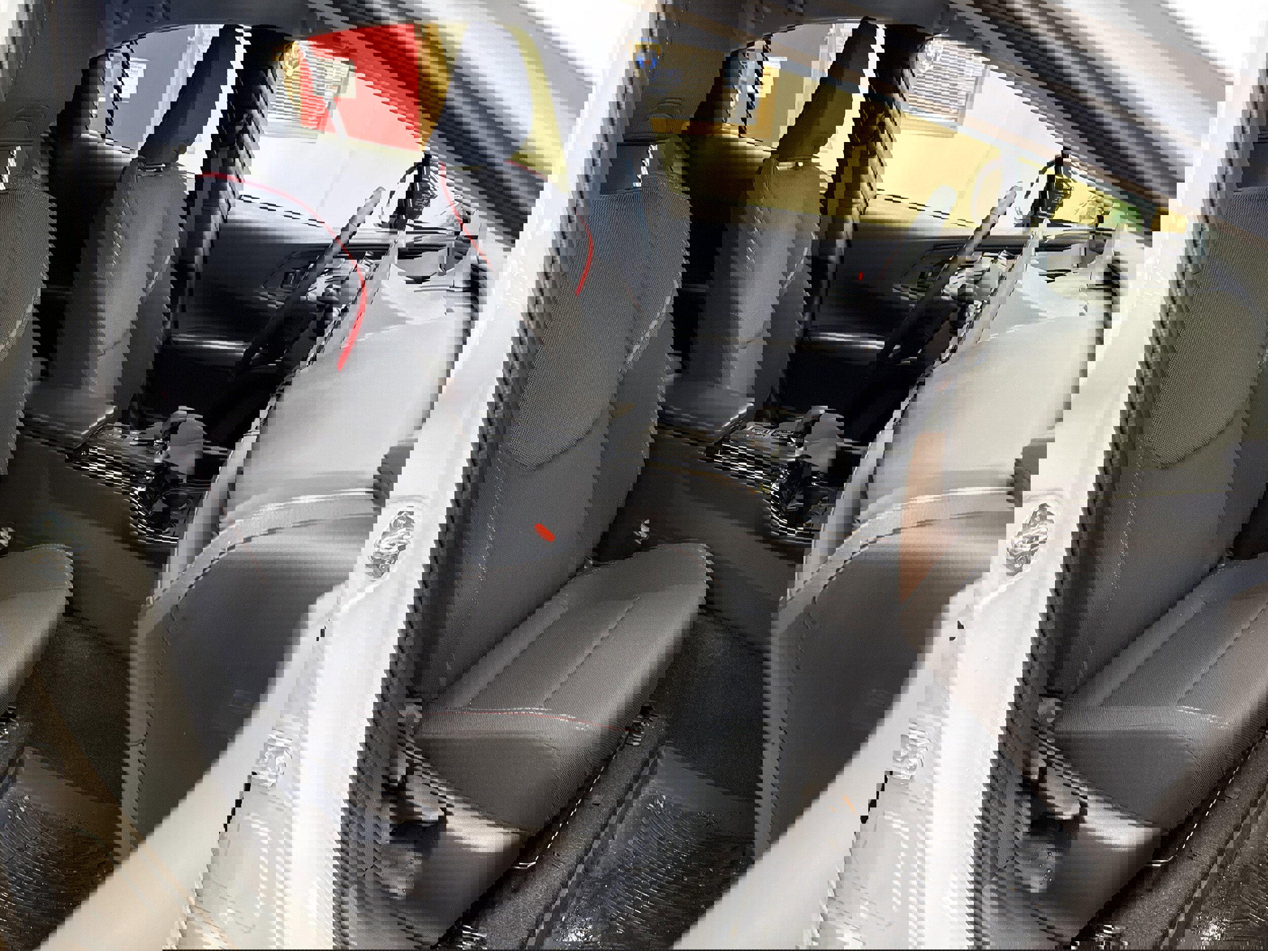 Used 2025 Toyota Prius Plug-In Hybrid image 15