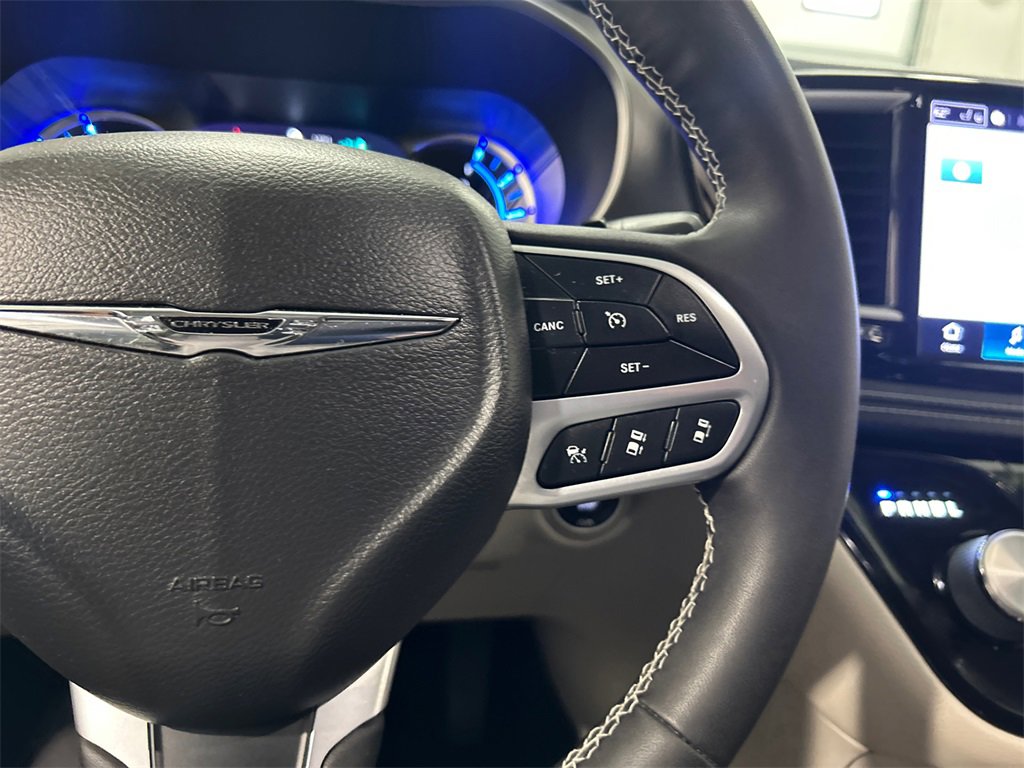 Used 2022 Chrysler Pacifica Touring-L image 20