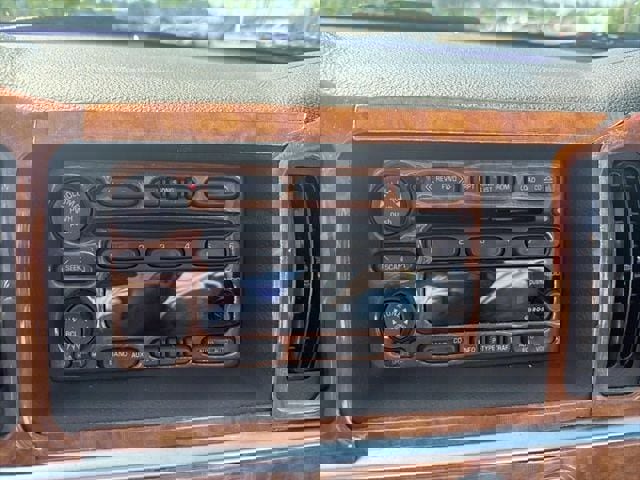 Used 2004 Chevrolet SSR w/ Preferred Equipment Group RWD image 17