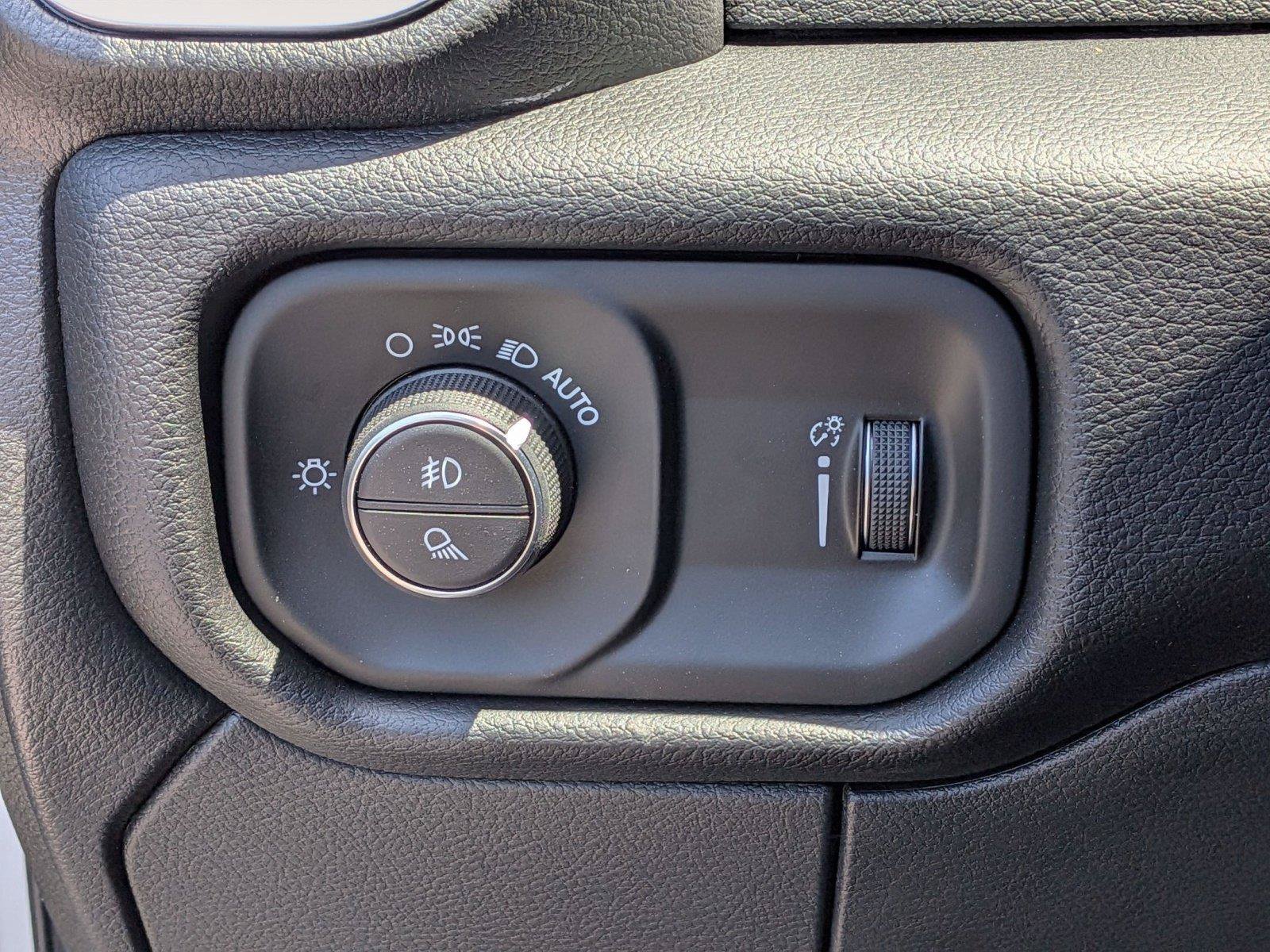 New 2026 RAM 2500 Big Horn AWD/4WD image 24