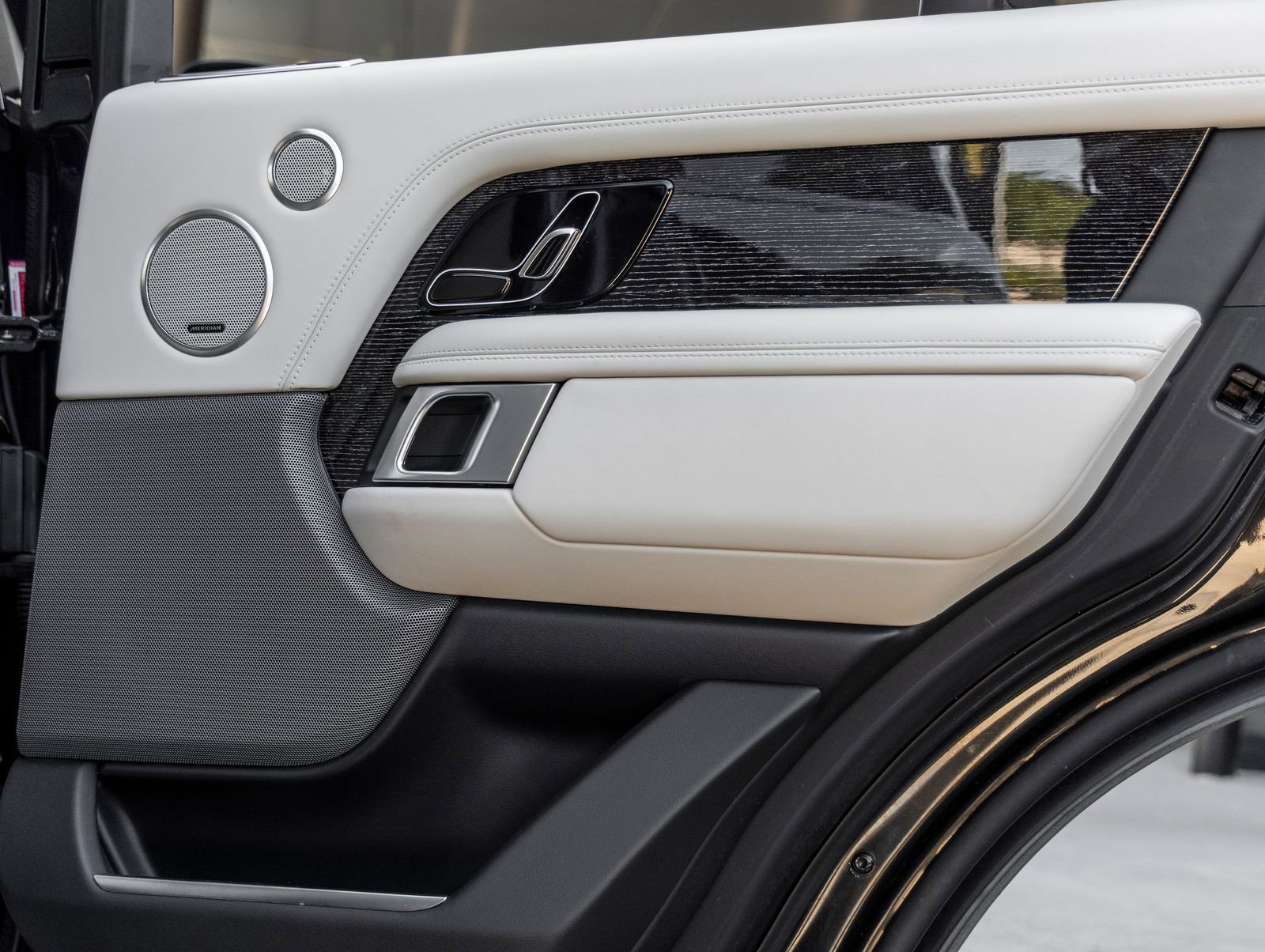 Used 2020 Land Rover Range Rover Autobiography image 37