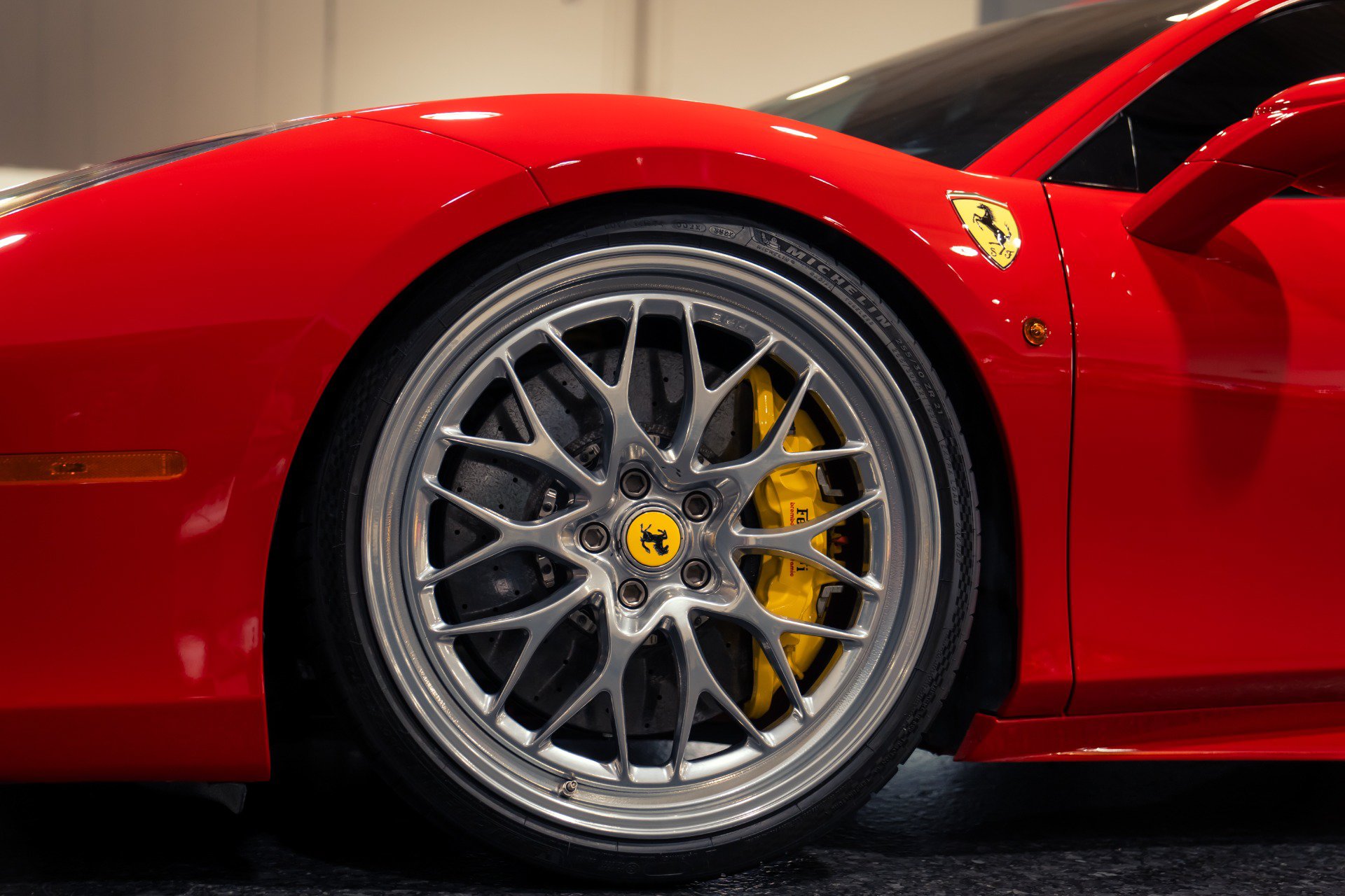 Used 2018 Ferrari 488 GTB RWD image 13