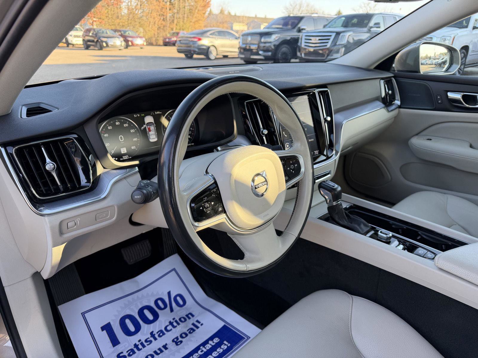 Used 2020 Volvo S60 T5 Momentum image 11