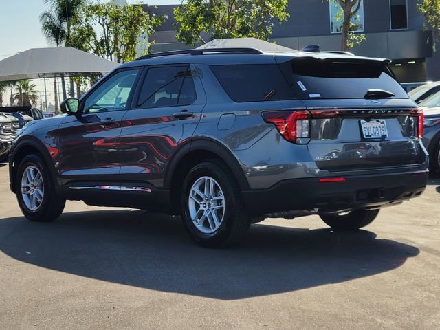 Used 2025 Ford Explorer Active RWD image 2