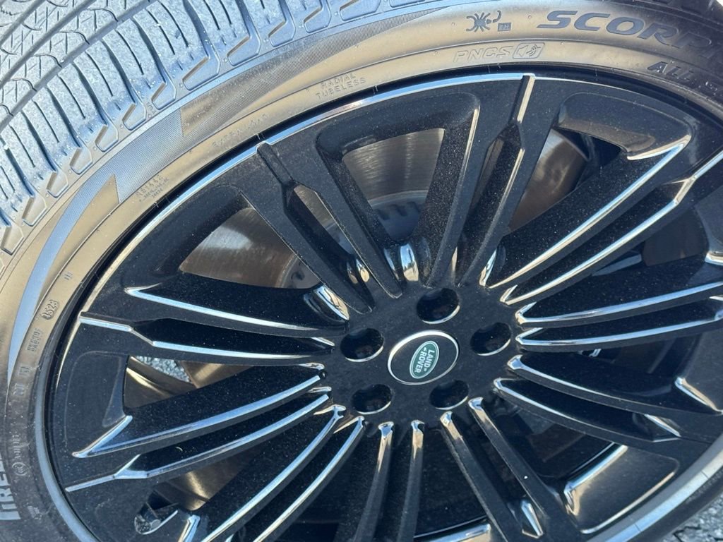 Used 2024 Land Rover Range Rover Long Wheelbase Autobiography image 11