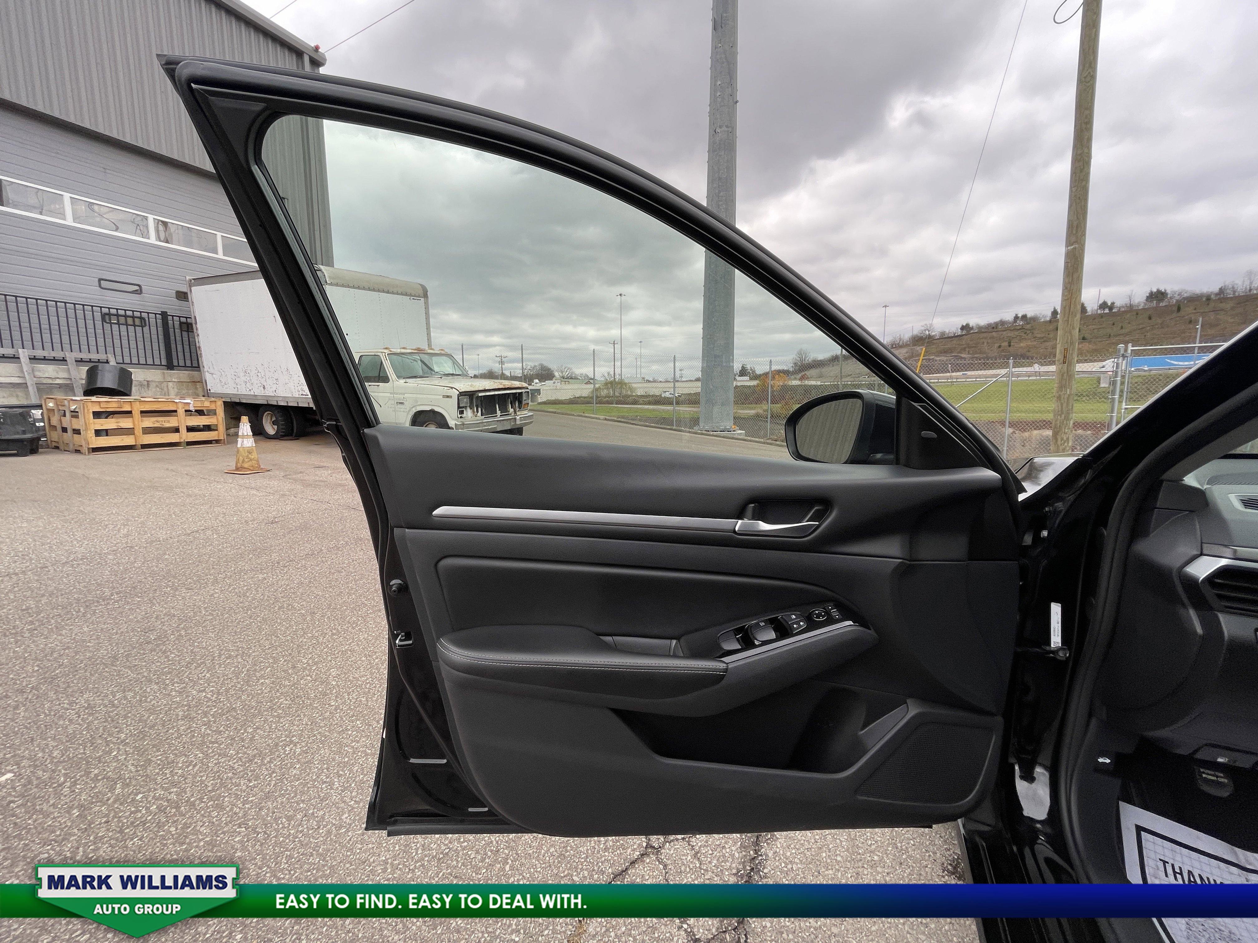 Used 2023 Nissan Altima 2.5 SV image 12