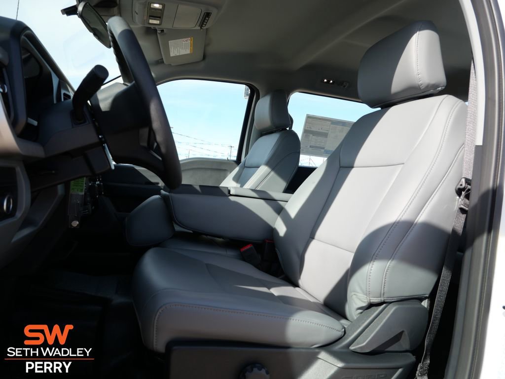 New 2026 Ford F250 XL w/ XL Chrome Package image 17