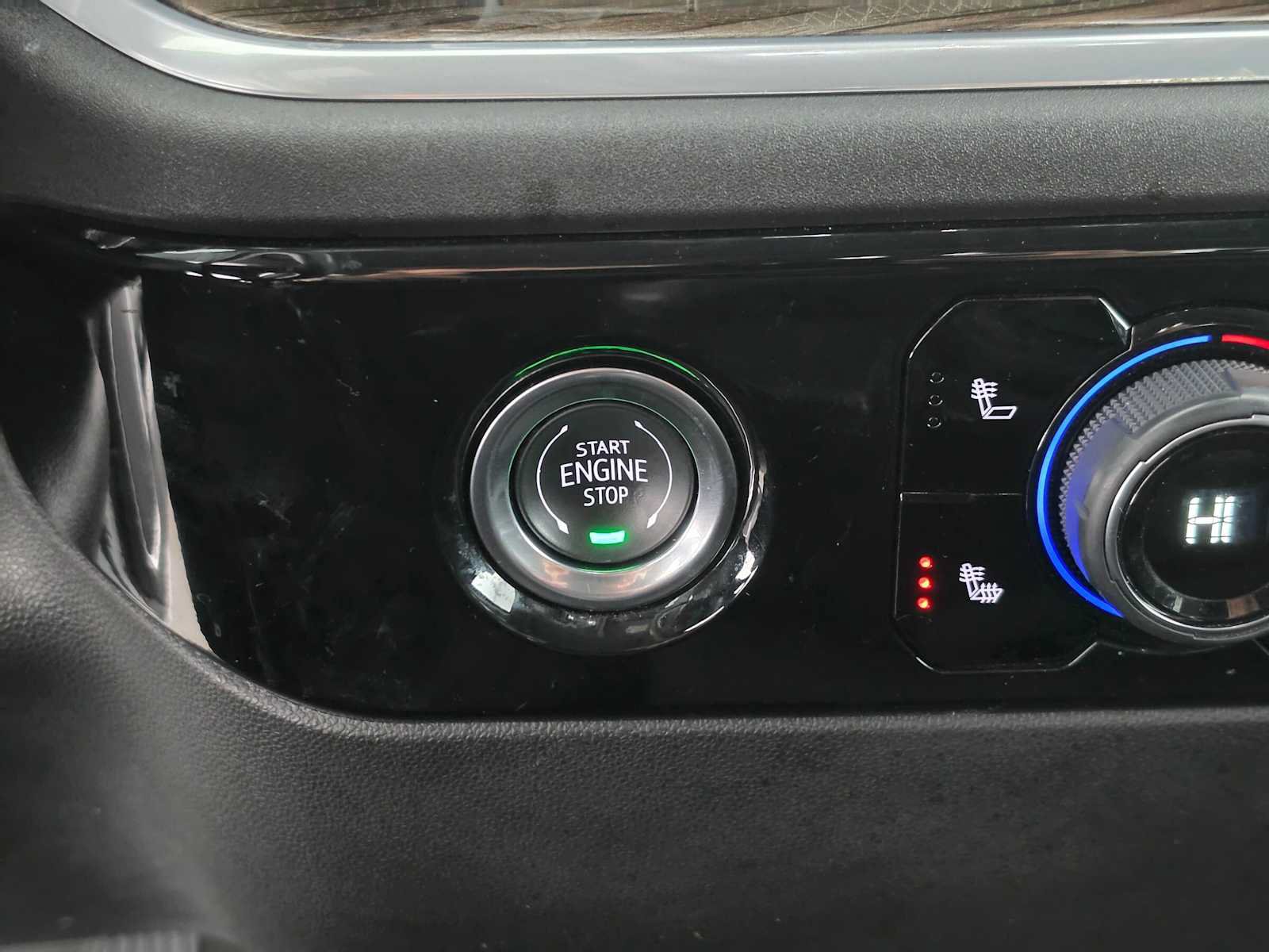 Used 2024 Chevrolet Silverado 1500 LT AWD/4WD image 33