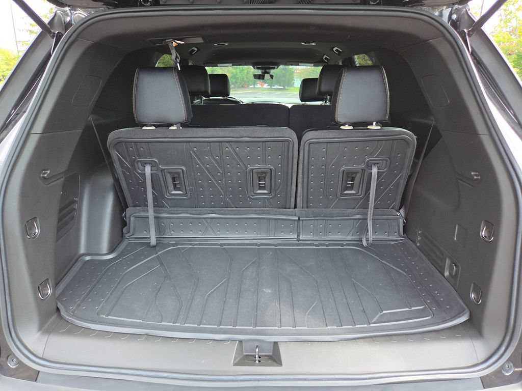 Used 2023 Chevrolet Traverse LS w/ Midnight/Sport Edition FWD image 23
