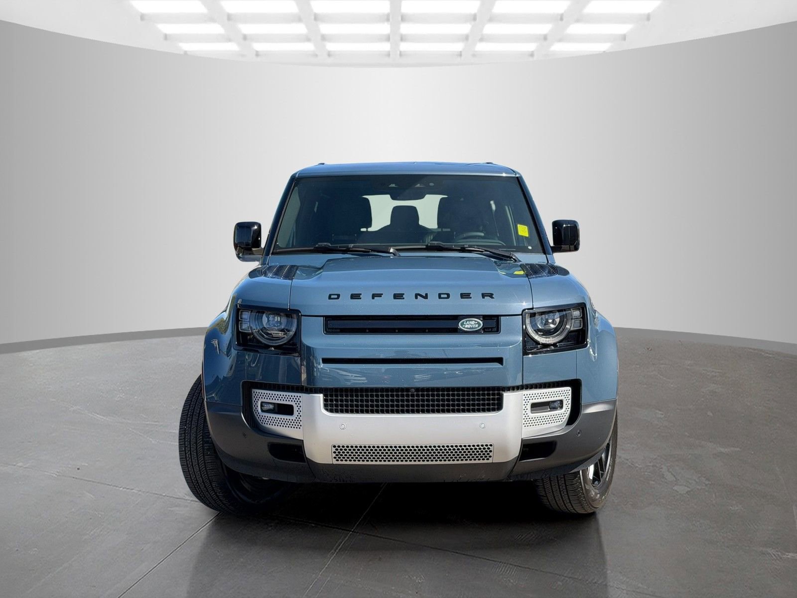 Used 2025 Land Rover Defender 90 S image 2