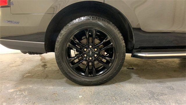 Used 2023 Ford Expedition XLT image 16