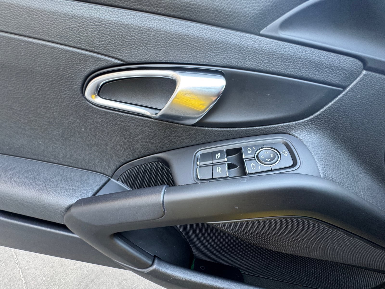 Used 2022 Porsche 718 Cayman RWD image 25