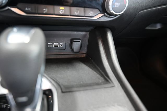 Used 2024 Nissan Sentra SV FWD image 19