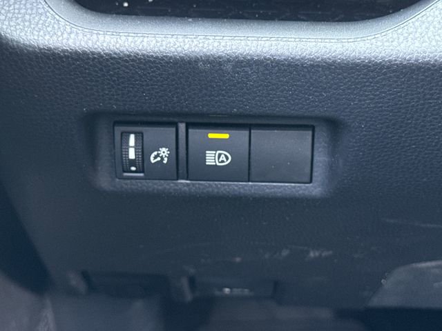 Used 2022 Toyota RAV4 LE AWD/4WD image 31