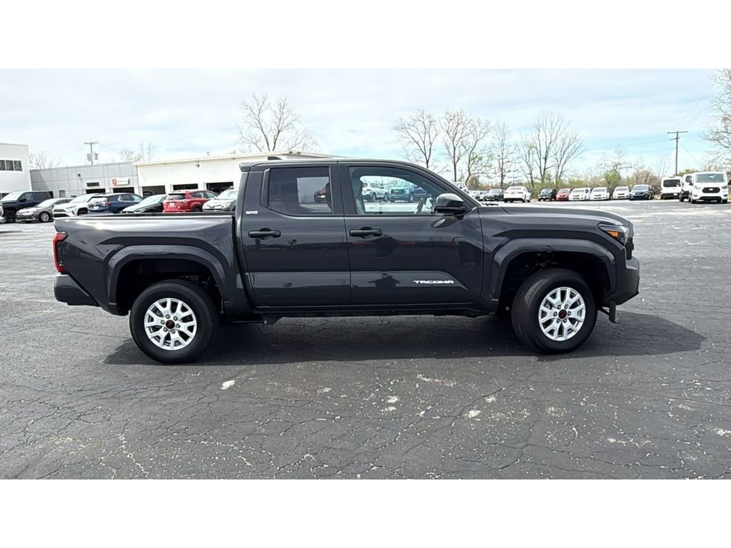 Certified 2025 Toyota Tacoma SR5 w/ SR5 Upgrade Package AWD/4WD image 8