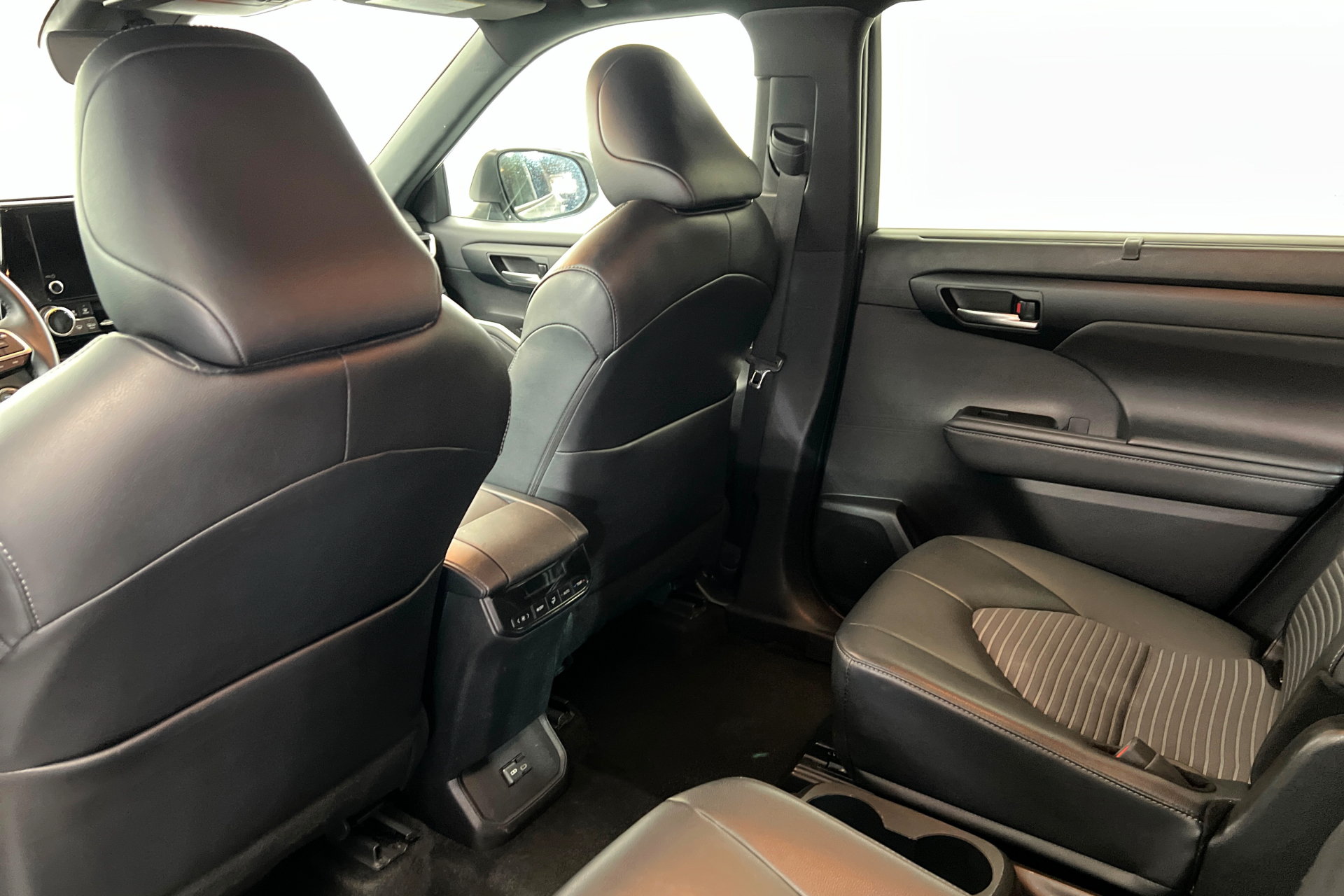 Used 2025 Toyota Highlander XSE AWD/4WD image 20