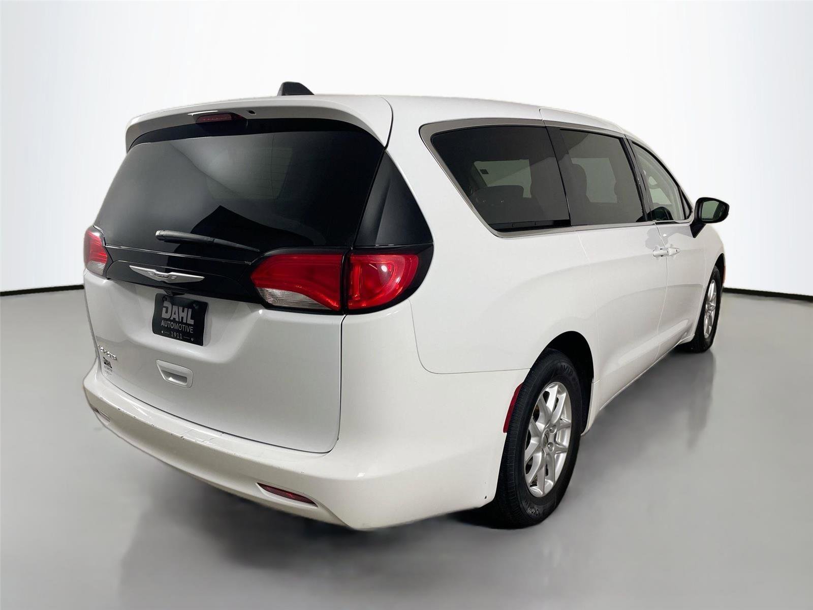 Used 2022 Chrysler Voyager LX image 13
