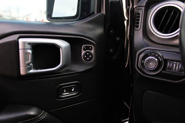 Used 2018 Jeep Wrangler Unlimited Sahara image 12
