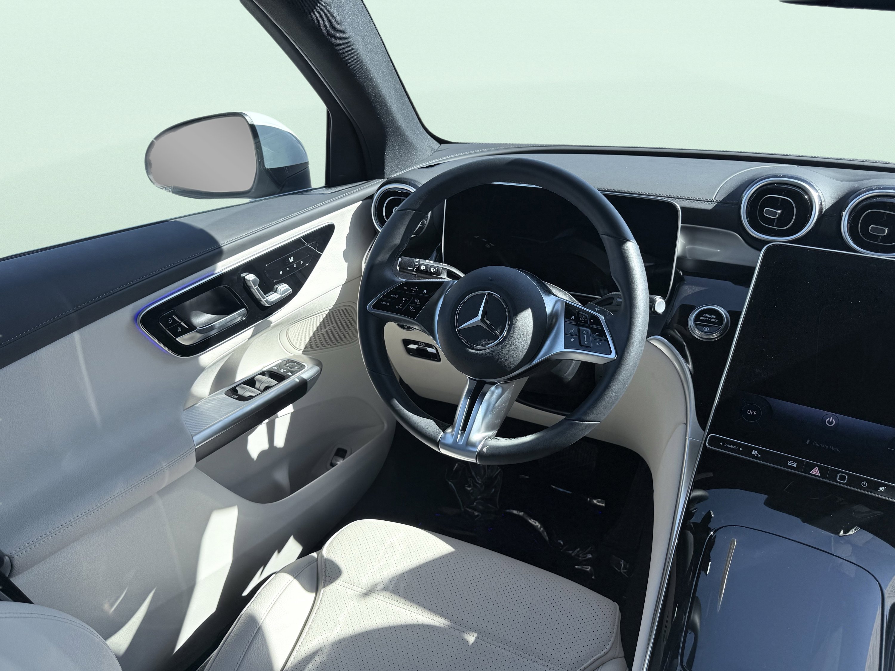 Used 2025 Mercedes-Benz GLC 300 4MATIC image 54