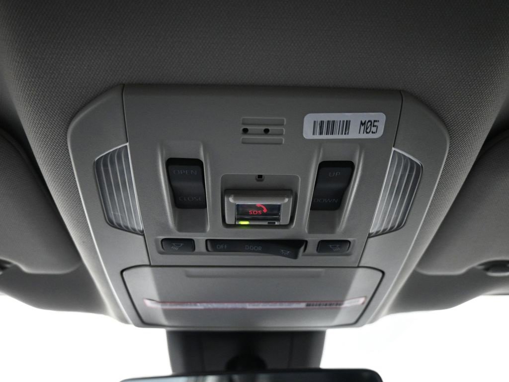 Certified 2023 Toyota Highlander XLE image 17