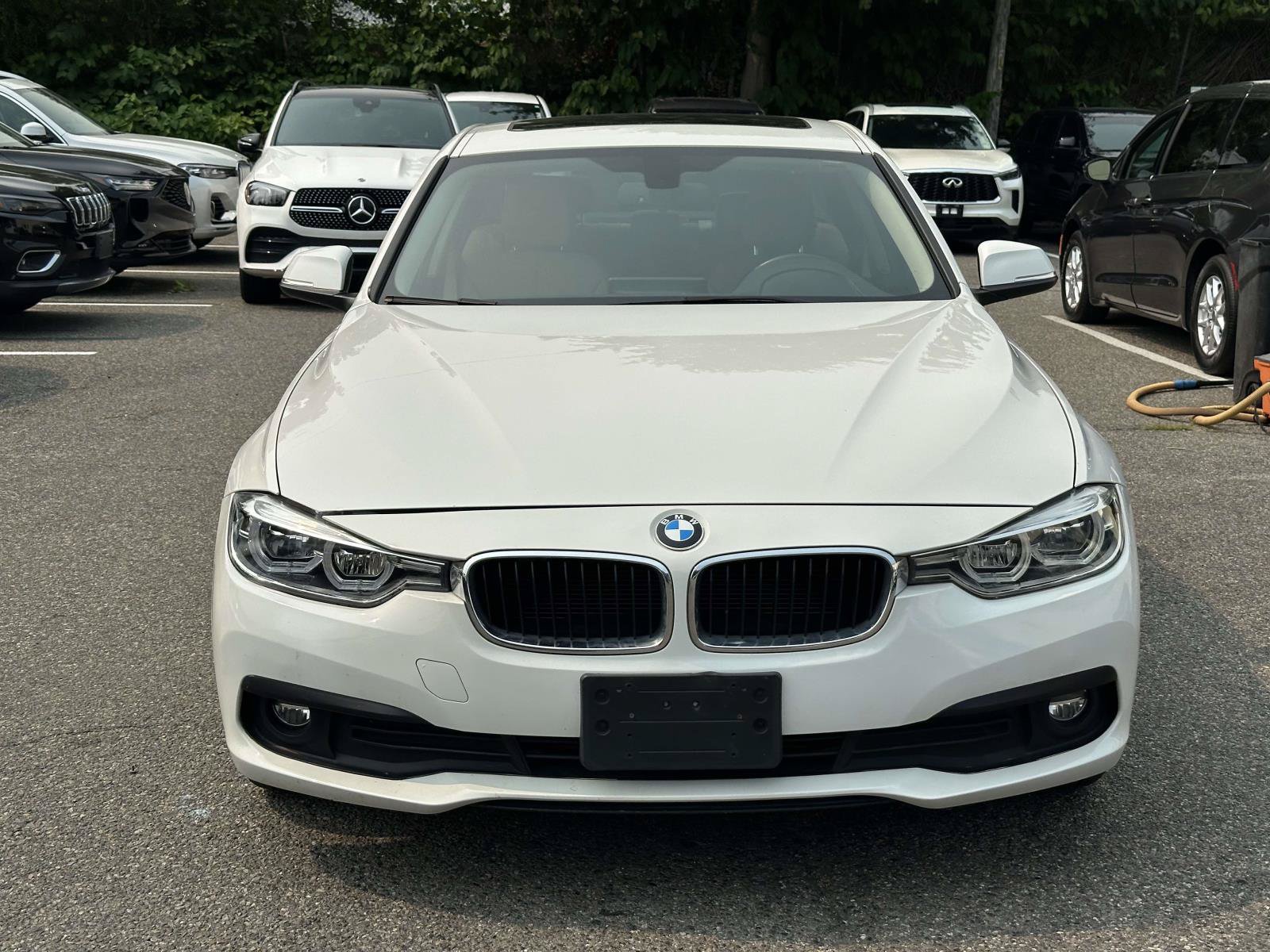Used 2018 BMW 320i xDrive Sedan w/ Convenience Package AWD/4WD image 8