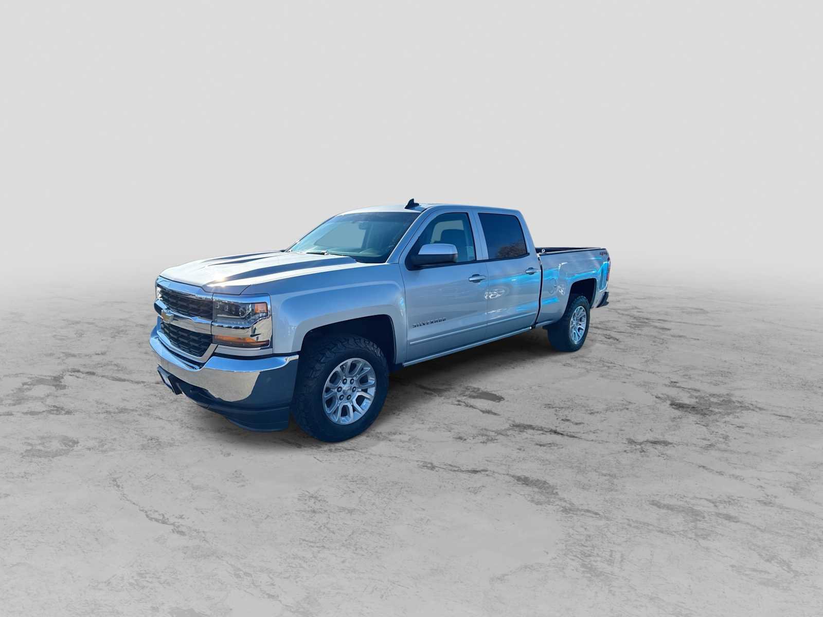 Used 2018 Chevrolet Silverado 1500 LT w/ Trailering Package AWD/4WD image 4