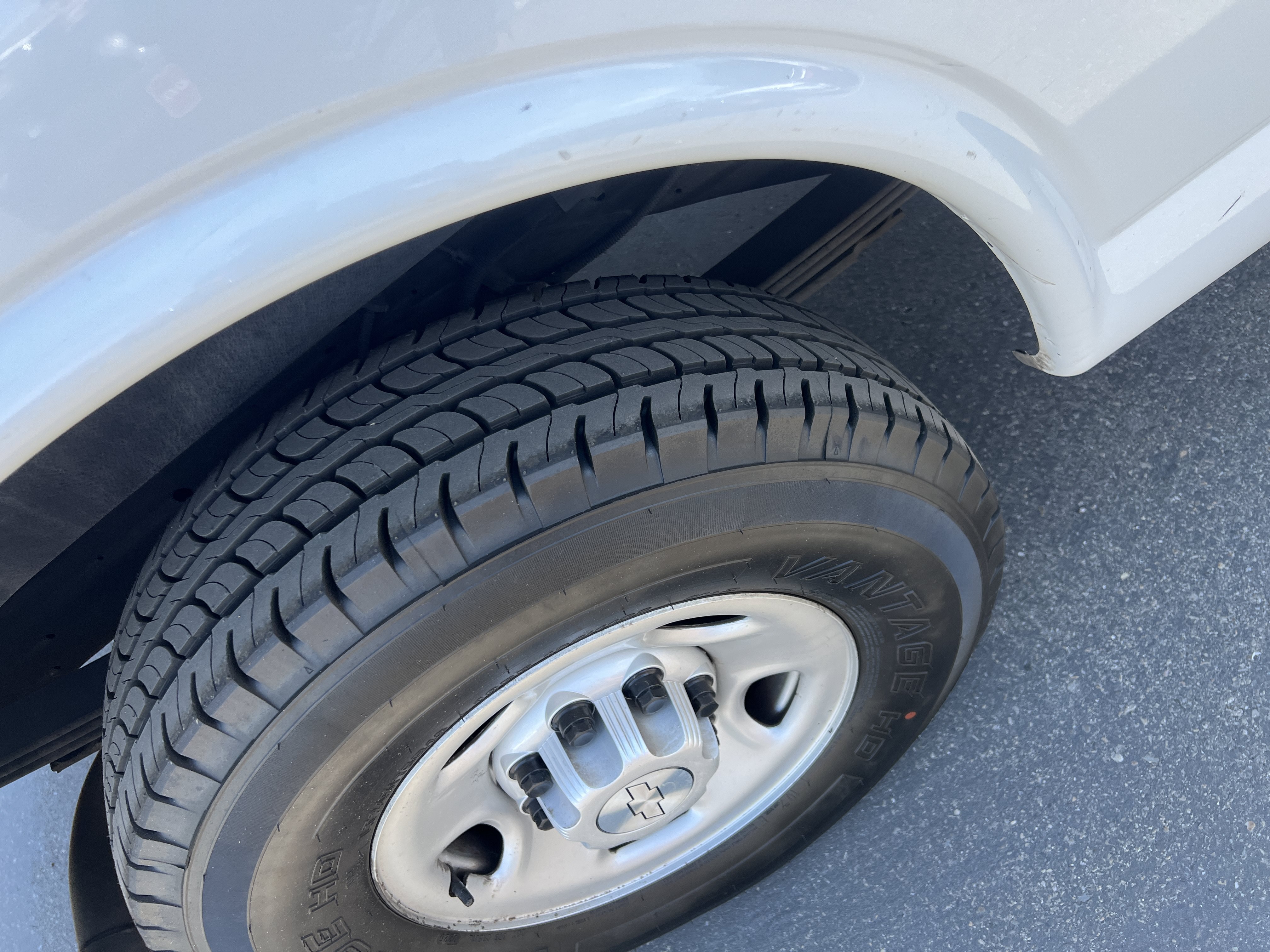 Used 2019 Chevrolet Express 2500 Extended RWD image 12