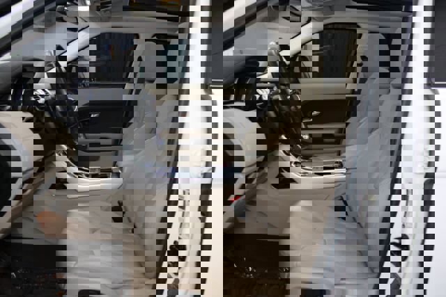 Used 2013 Land Rover Range Rover Evoque Pure Plus image 11