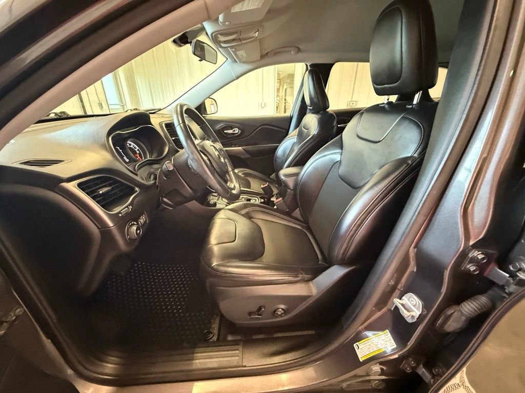 Used 2019 Jeep Cherokee Latitude Plus w/ Cold Weather Group image 18