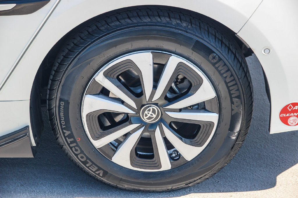 Used 2017 Toyota Prius Prime Advanced FWD image 11