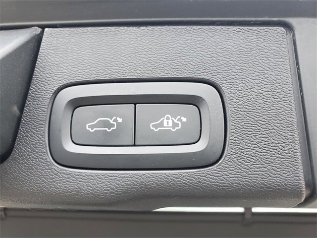 Certified 2023 Volvo XC60 B5 Ultimate w/ Climate Package image 35