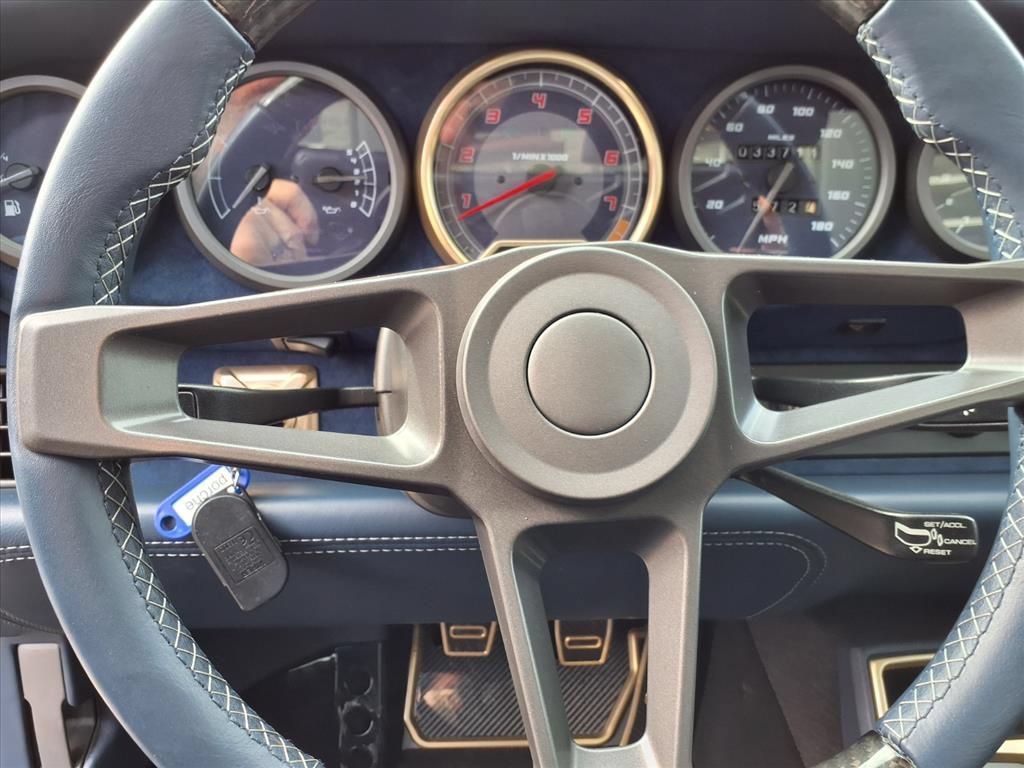 Used 1990 Porsche 911 Carrera RWD image 19