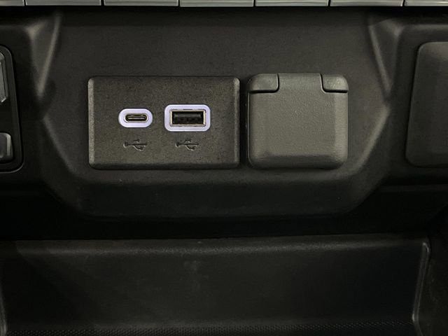 Used 2022 Chevrolet Silverado 2500 LT w/ Convenience Package image 23