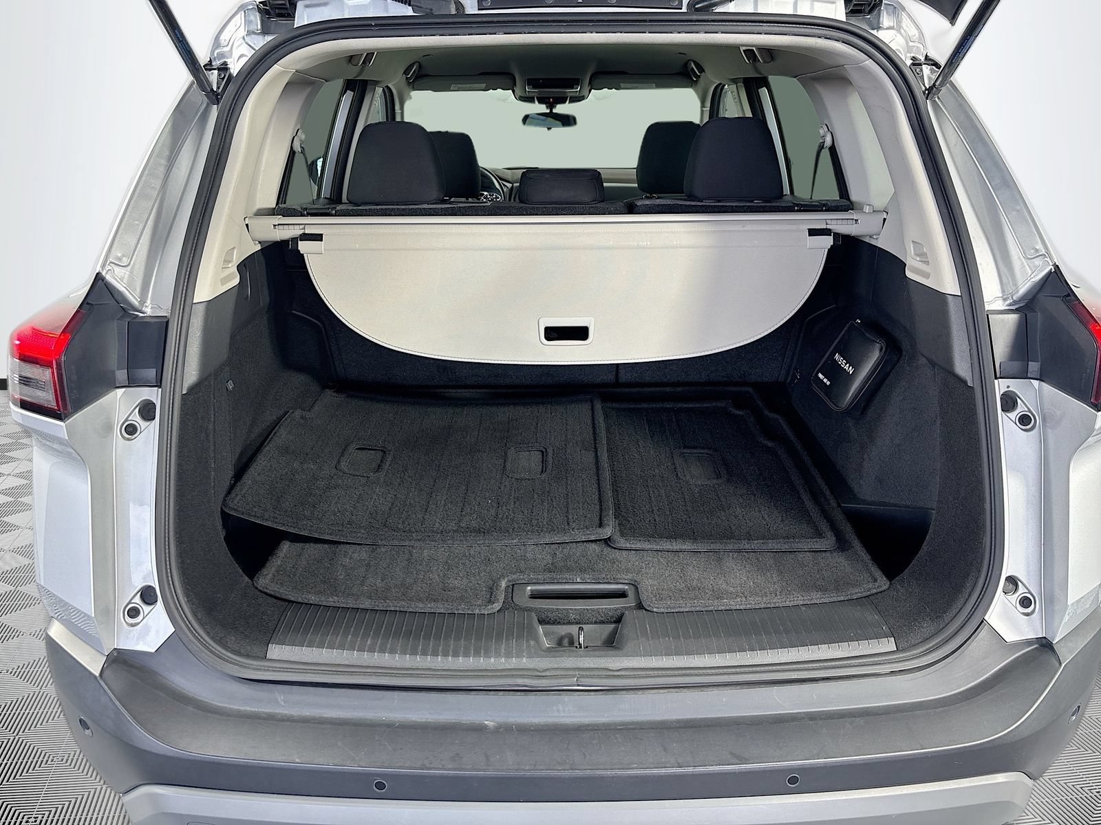 Used 2023 Nissan Rogue SV AWD/4WD image 24