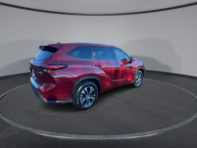 Used 2023 Toyota Highlander XLE image 14