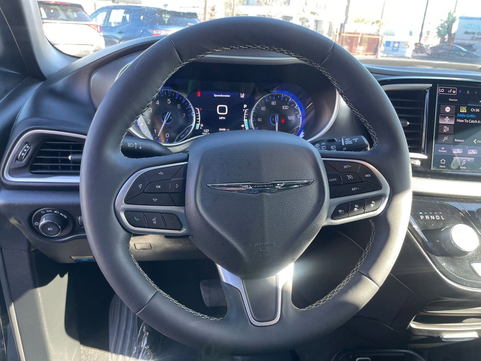Used 2025 Chrysler Pacifica Select image 29