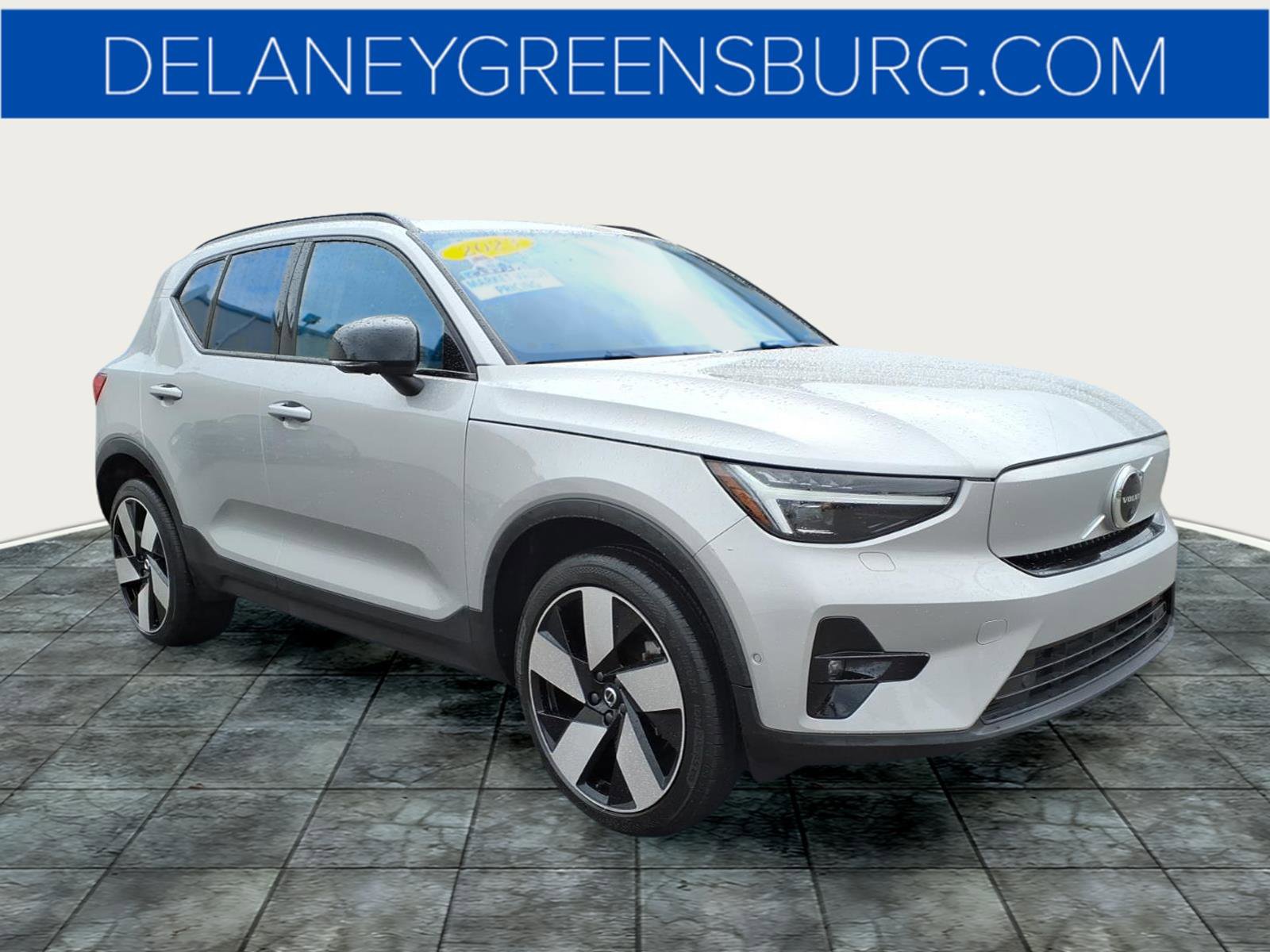 Used 2023 Volvo XC40 Recharge Ultimate image 1