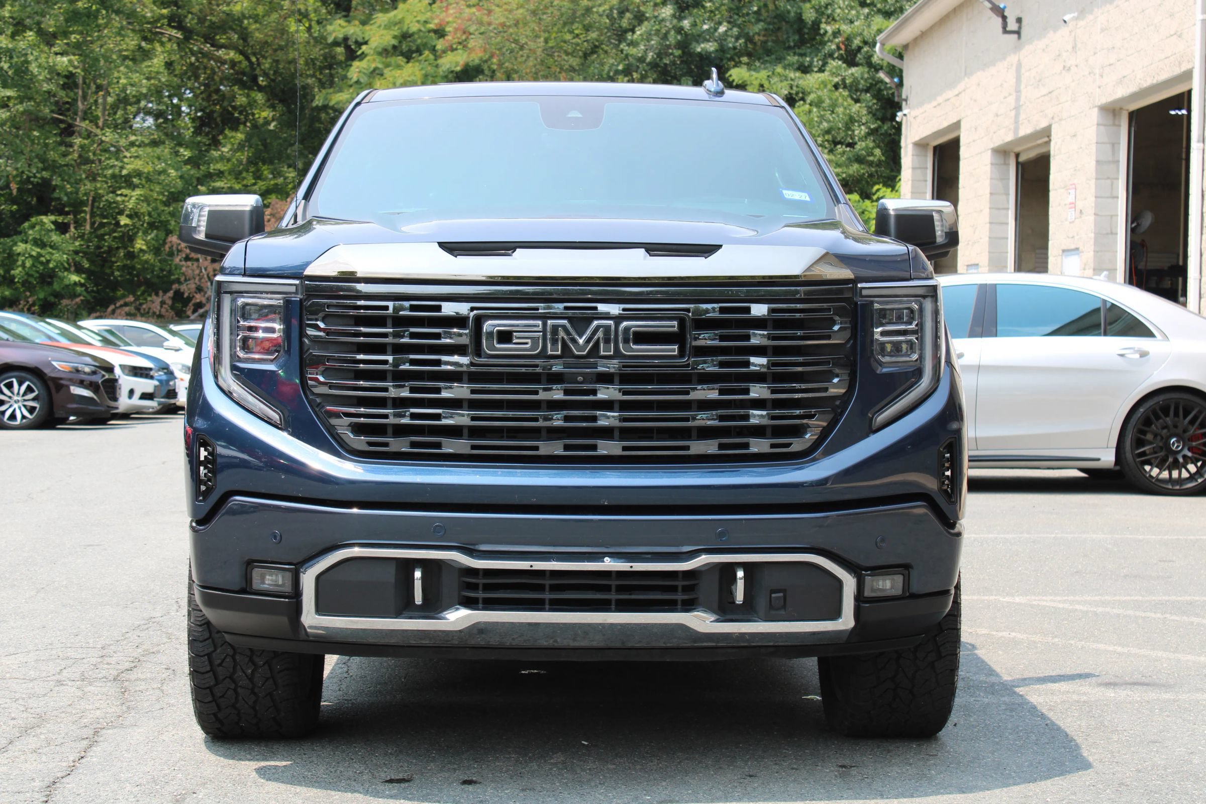 Used 2022 GMC Sierra 1500 Denali Ultimate AWD/4WD image 3