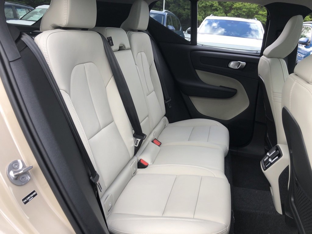 New 2026 Volvo XC40 B5 Ultra w/ Protection Package Premier AWD/4WD image 32