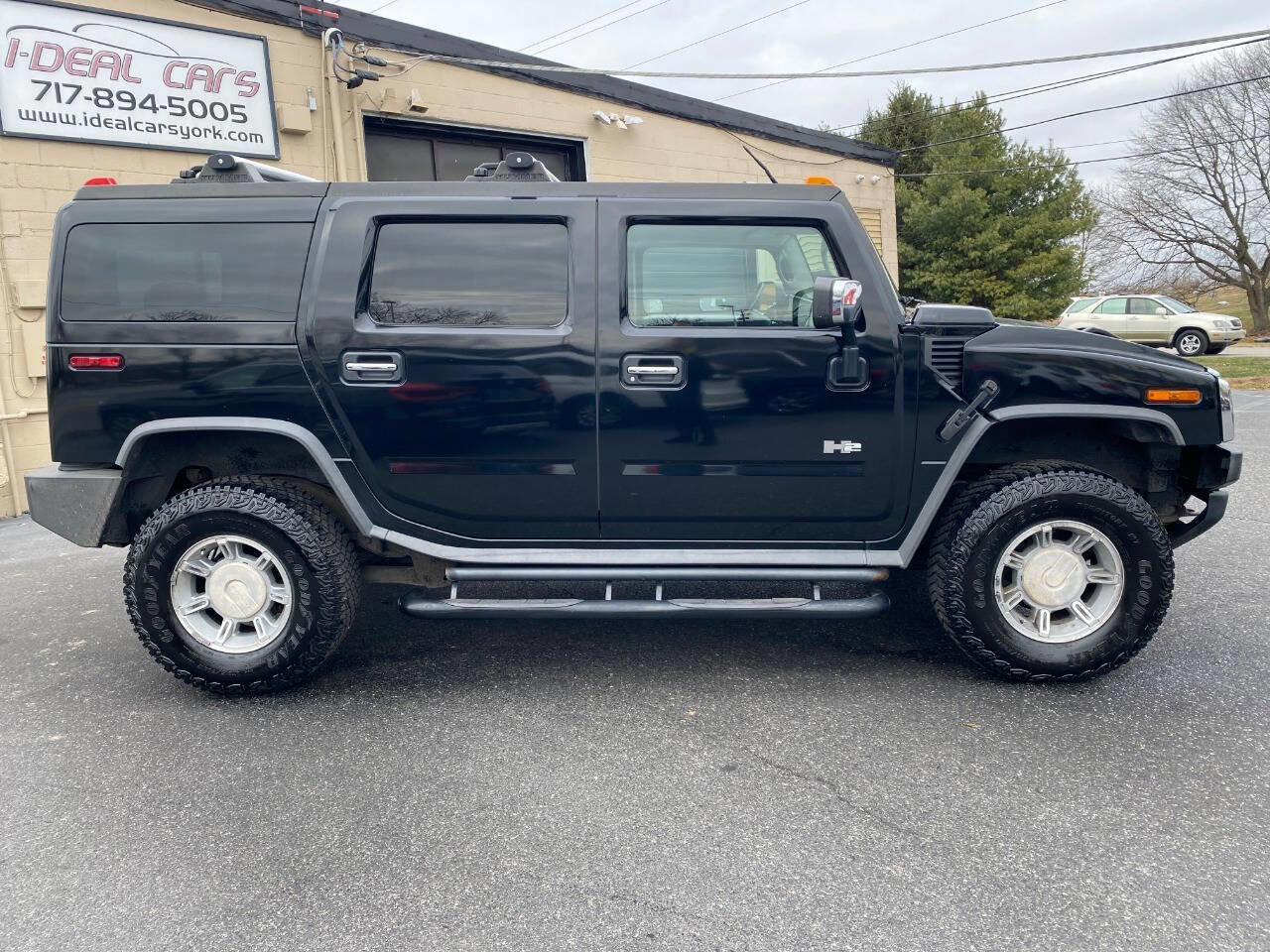 Used 2003 HUMMER H2 w/ Preferred Equipment Group image 2