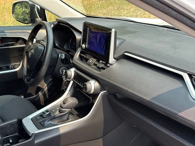 Used 2023 Toyota RAV4 LE AWD/4WD image 30