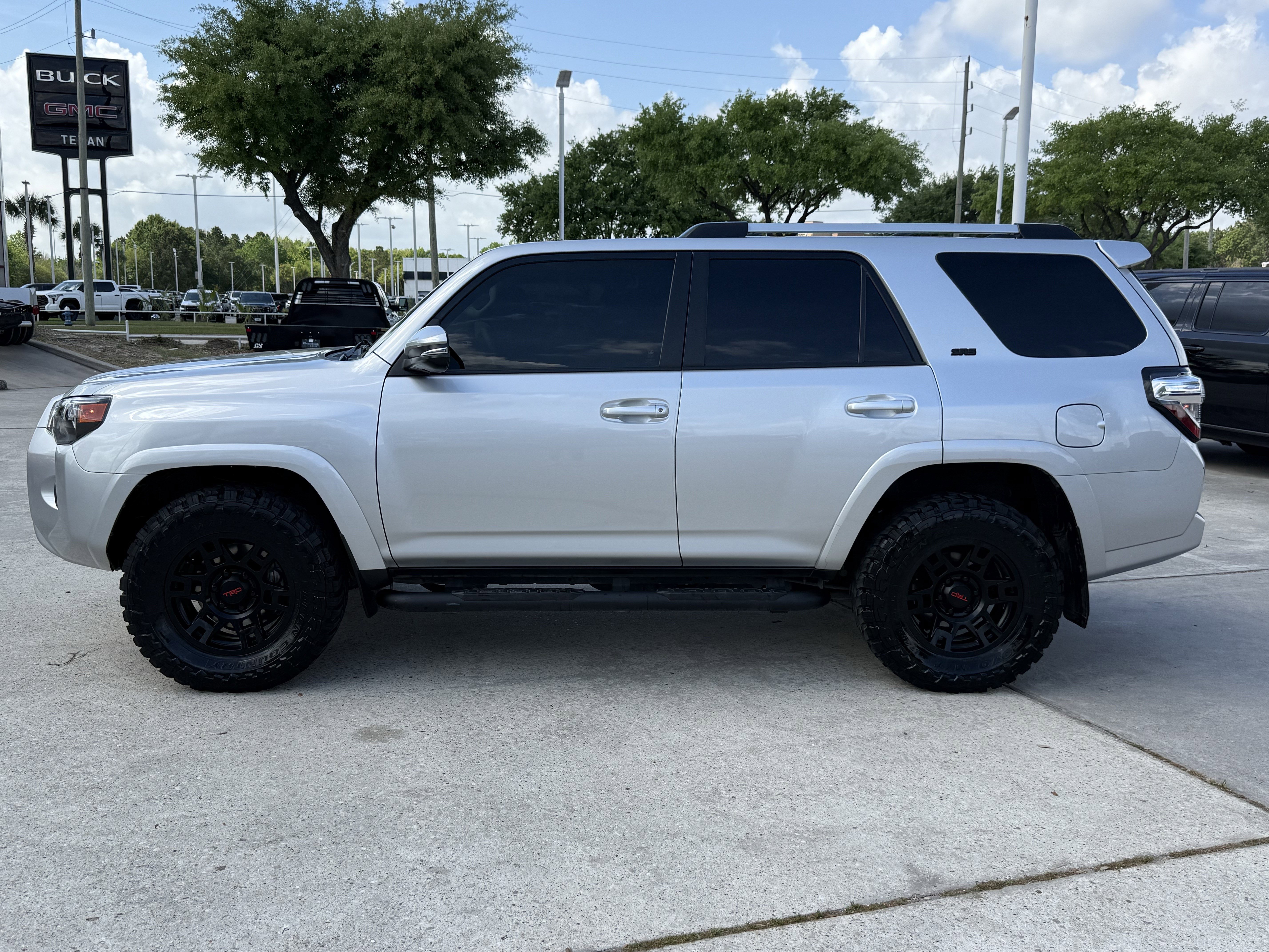 Used 2023 Toyota 4Runner SR5 Premium w/ Moonroof Package AWD/4WD image 9