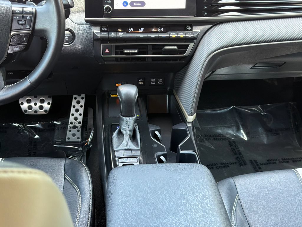 Used 2025 Toyota Camry SE w/ Convenience Package FWD image 16