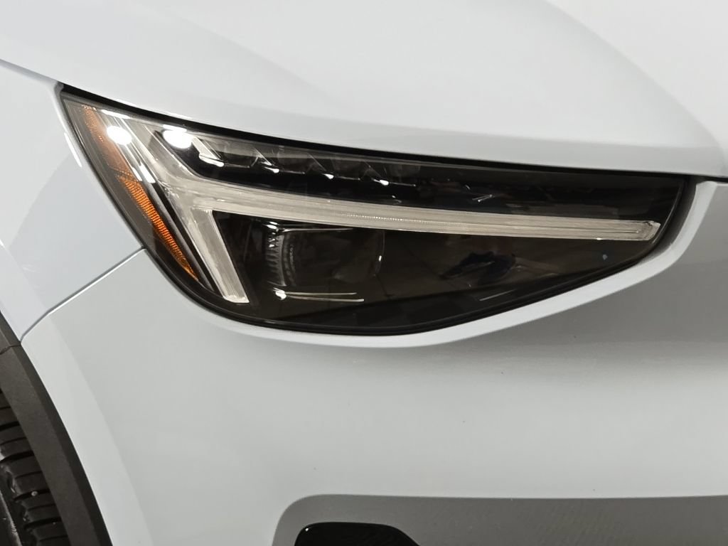 Certified 2026 Volvo XC40 B5 Plus AWD/4WD image 6