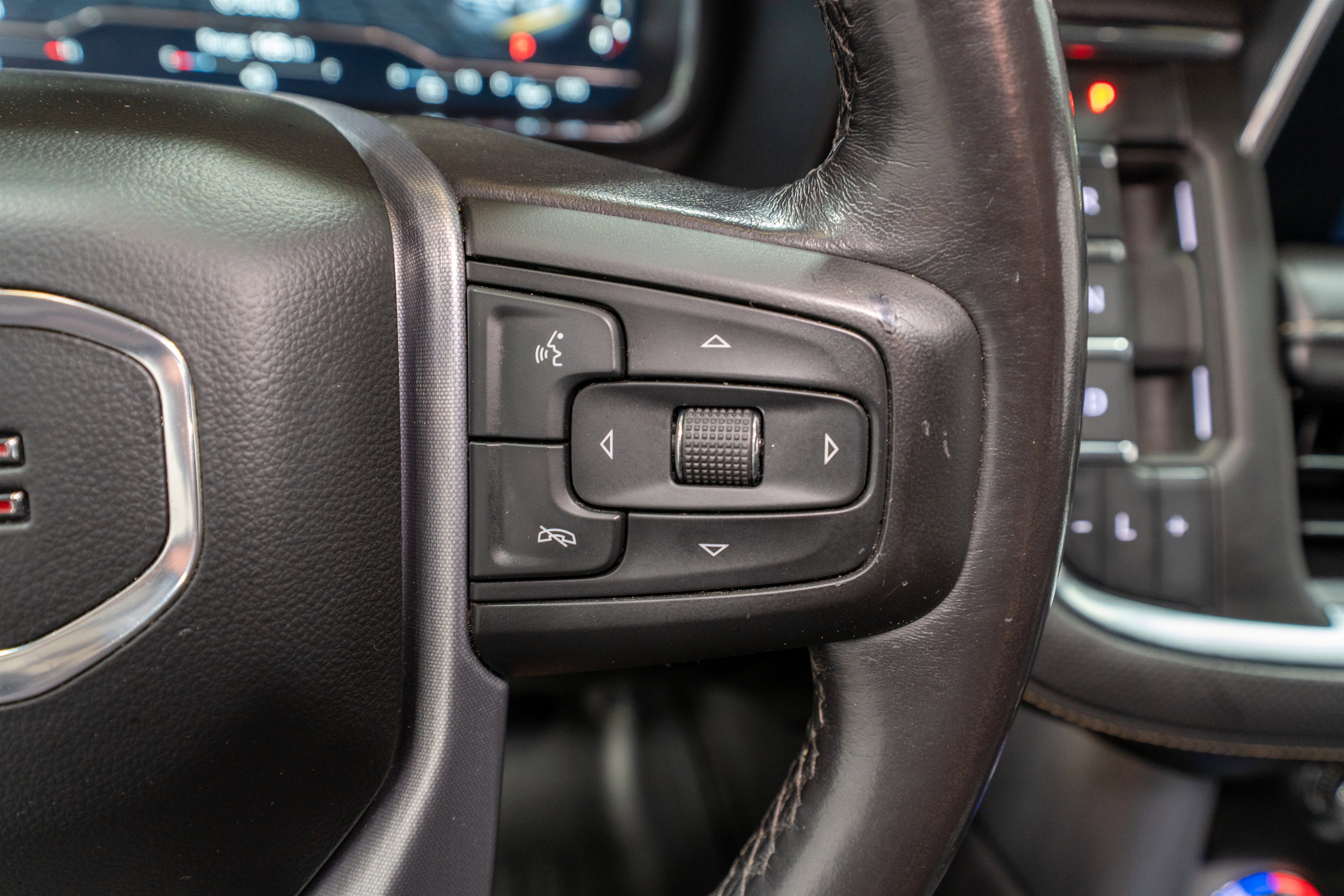 Used 2022 GMC Yukon XL SLT image 25